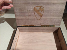 Load image into Gallery viewer, Weapon / Pistol display crate