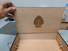 Load image into Gallery viewer, Weapon / Pistol display crate